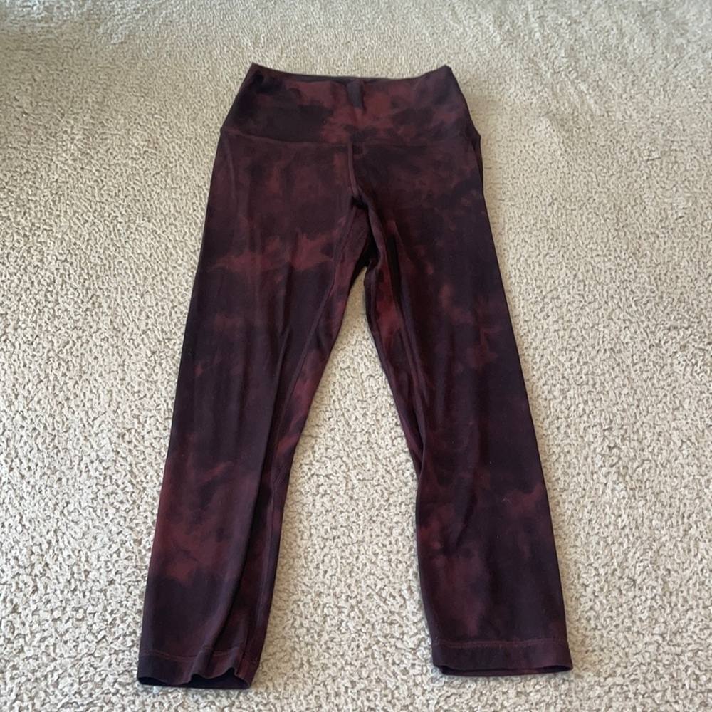 Lululemon Align Crop 21" *Diamond Dye
Diamond Dye Cassis Black size 4